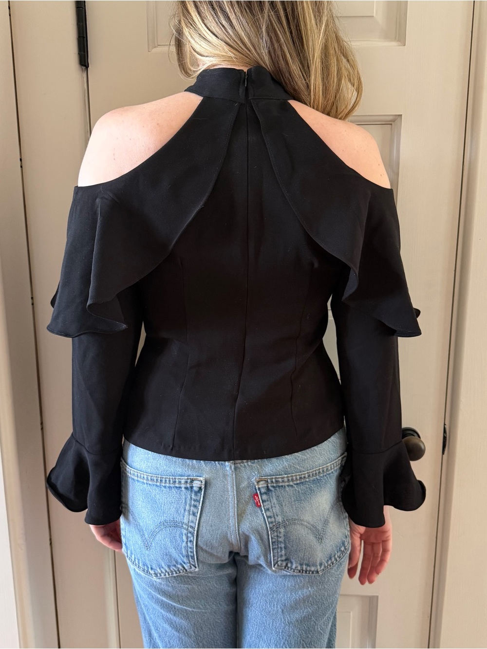 STORETS Cold Shoulder Top - Picture 2 of 9